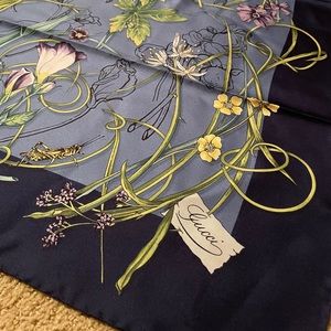 🆕Gucci Silk Scarf✨